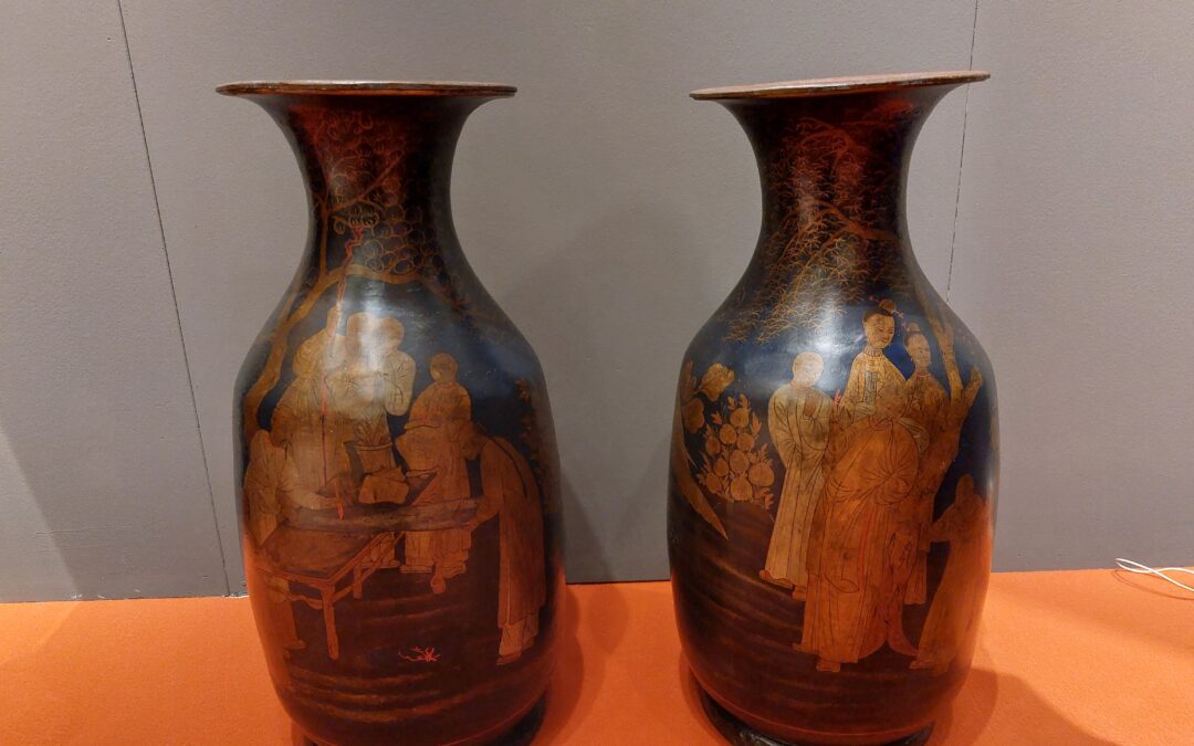 Coppia di vasi in terracotta